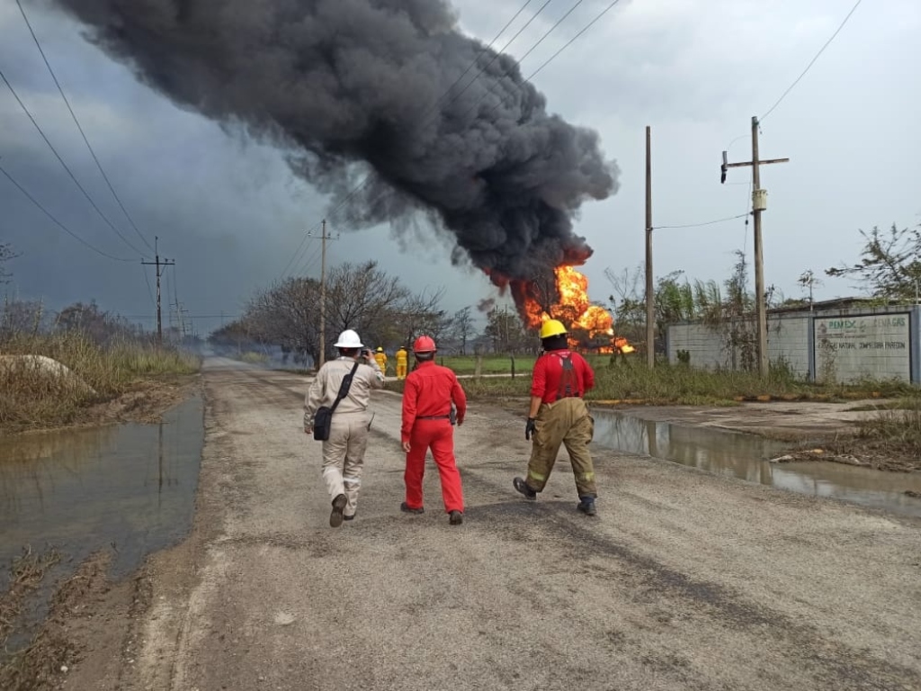 Excavadora rompe ducto de Pemex; causa explosión en Tabasco